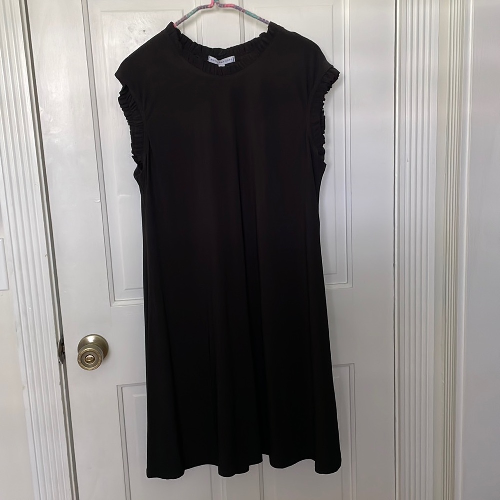 Black Sleeveless Ruffle-Trim Shift Dress